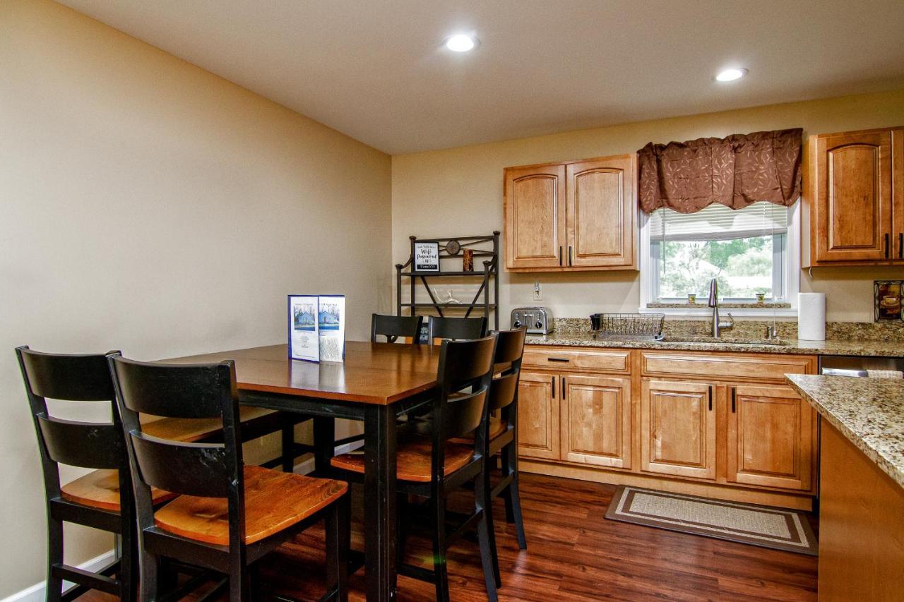 Cabin By The Creek With Private Creek Access 태너스빌 외부 사진